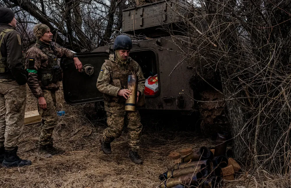 Lính Ukraine ở Bakhmut hồi tháng 3. Ảnh: THE NEW YORK TIMES