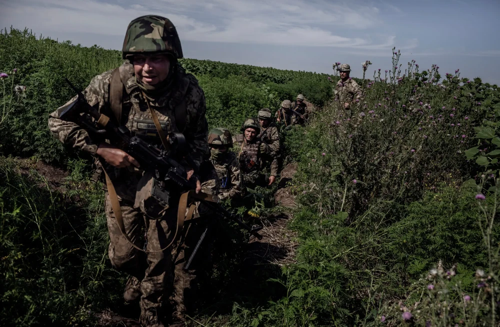 Lữ đoàn thủy quân lục chiến số 35 Ukraine tham gia huấn luyện vào ngày 31-7. Ảnh: THE NEW YORK TIMES