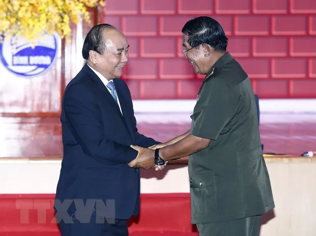 Thủ tướng Hun Sen ca ngợi tình đoàn kết, gắn bó giữa nhân dân hai nước, chủ nghĩa nhân văn, sự giúp đỡ vô tư, trong sáng của Việt Nam đối với nhân dân Campuchia trong công cuộc đấu tranh giải phóng dân tộc, đưa đất nước Campuchia thoát khỏi họa diệt chủng. Ảnh: TTXVN