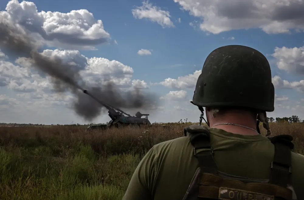 Lính Ukraine ở tỉnh Donetsk nã pháo tự hành vào mục tiêu Nga hôm 26-8. Ảnh: THE NEW YORK TIMES Lính Ukraine ở tỉnh Donetsk nã pháo tự hành vào mục tiêu Nga hôm 26-8. Ảnh: THE NEW YORK TIMES