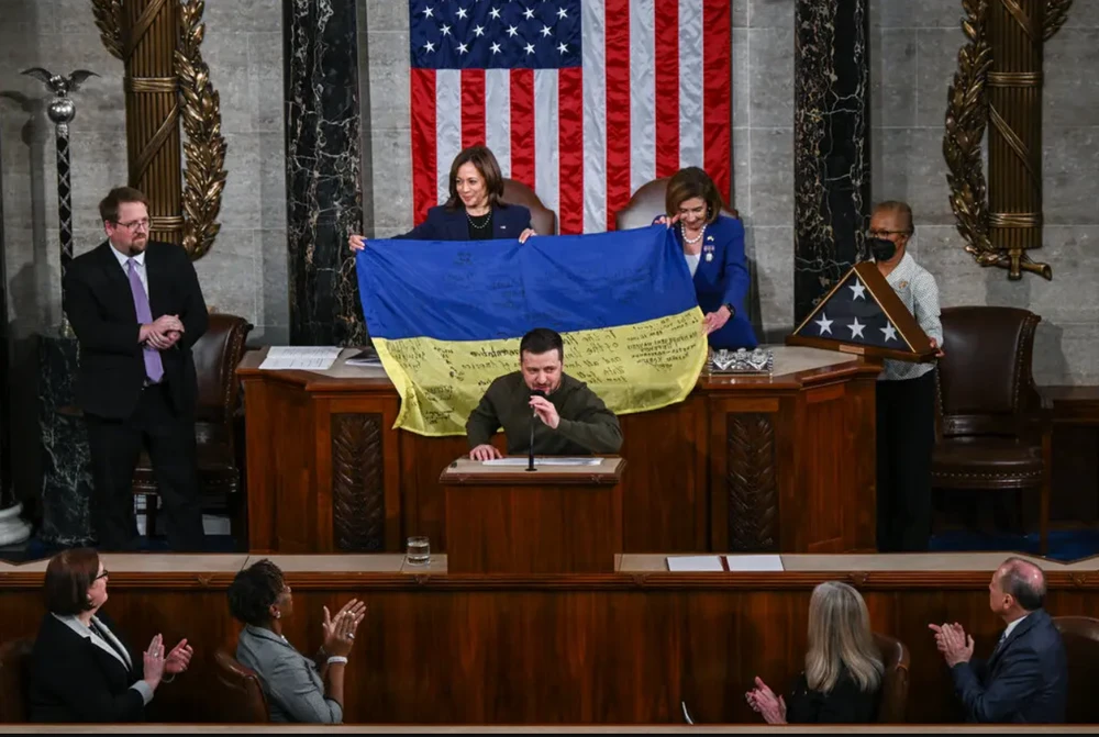 Tổng thống Ukraine - ông Volodymyr Zelensky ở Quốc hội Mỹ vào tháng 12-2022. Ảnh: THE NEW YORK TIMES