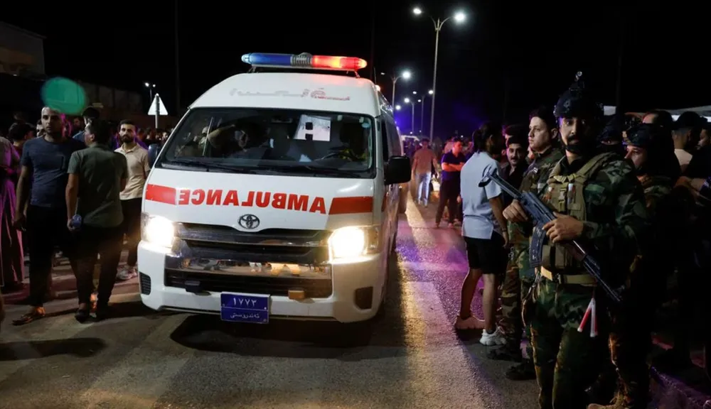 Lực lượng cứu thương đã đến hiện trường vụ cháy. Ảnh: REUTERS cháy ira.png
