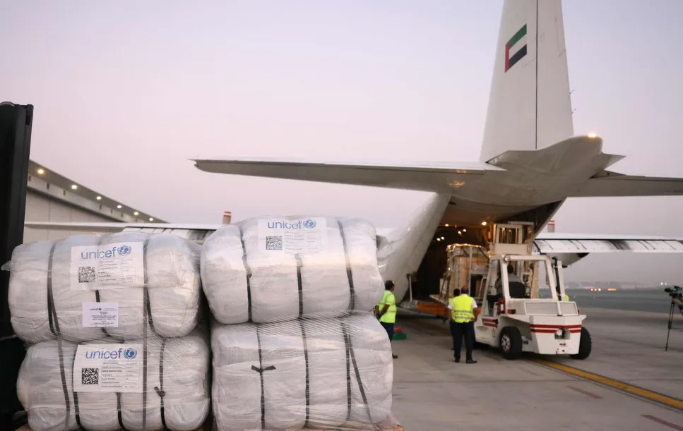Hàng viện trợ cho Gaza được chất lên máy bay ở Dubai. Ảnh: AFP/GETTY IMAGES ảnh gaza.png