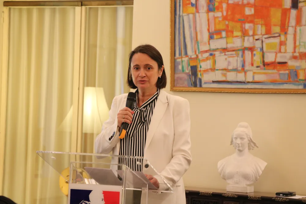 Tổng lãnh sự Pháp tại TP.HCM Emmanuelle Pavillon-Grosser phát biểu tại lễ khai mạc triển lãm ảnh mang tên “Đi nghỉ ư? Hãy đến Pháp”. Ảnh: TỔNG LÃNH SỰ QUÁN PHÁP IMG_0550.JPG
