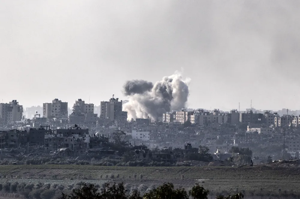 Khói bốc lên từ Gaza vào ngày 30-10. Ảnh: GETTY IMAGES ảnh ga.png