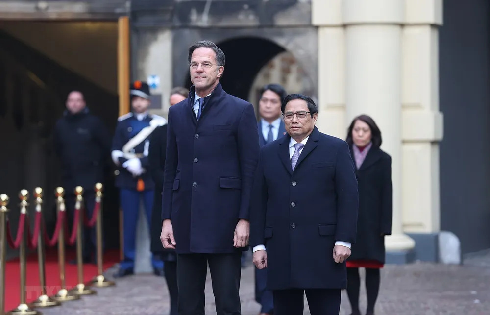 Thủ tướng Hà Lan Mark Rutte chủ trì lễ đón Thủ tướng Chính phủ Phạm Minh Chính thăm chính thức Vương quốc Hà Lan hồi tháng 12-2022. Ảnh: TTXVN ttxvn_thu_tuong_ha_lan_1.jpg
