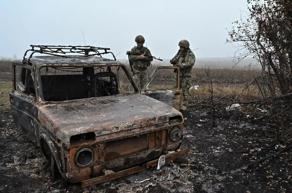 Lính Ukraine ở ngoại ô làng Robotyne, tỉnh Zaporizhia (Ukraine) vào ngày 4-11. Ảnh: REUTERS nga ukraine.png