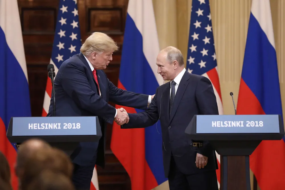 Tổng thống Mỹ Donald Trump (lúc còn đương nhiệm) với người đồng cấp Nga Vladimir Putin tại Hội nghị thượng đỉnh Mỹ-Nga năm 2018 tại Helsinki, Phần Lan. Ảnh: GETTY IMAGES trung-quoc-duoc-loi-neu-ong-trump-dac-cu-tong-thong-my-2024_.png