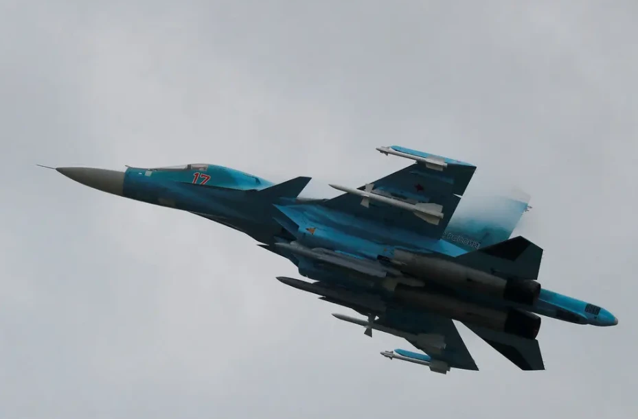 Ukraine cho rằng lực lượng nước này đã bắn hạ một số máy bay chiến đấu SU-34 của Nga. Ảnh: SERGEI KARPUKHIN/REUTERS Moscow đổi chiến thuật, không chiến Nga - Ukraine ngày càng nóng