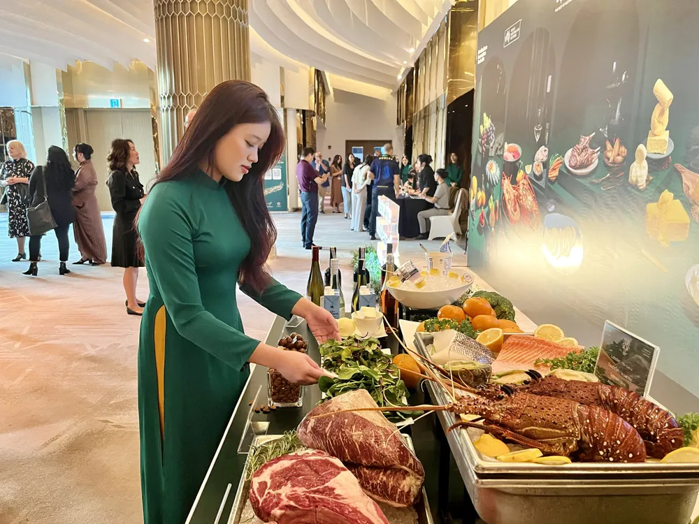 Tham dự Hương Vị Úc (Taste of Australia) 2024, công chúng sẽ được trải nghiệm những tinh hoa ẩm thực của xứ sở kangaroo. Ảnh: ĐỨC HIỀN ‘Hương vị Úc’ mời công chúng thưởng thức ẩm thực xứ kangaroo