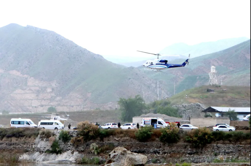 Chiếc trực thăng chở tổng thống Iran gặp nạn hôm 19-5. Ảnh: IRNA/REUTERS nguyen-nhan-truc-thang-cho-tong-thong-iran-gap-nan.png