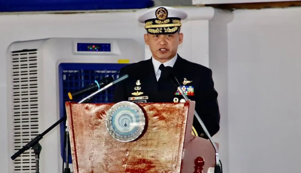 Phó đô đốc Alberto Carlos được Bắc Kinh cho là đã xác nhận cái gọi là thỏa thuận giữa Philippines - Trung Quốc ở bãi Cỏ Mây. Ảnh: HẢI QUÂN PHILIPPINES đô đốc philippines liên quan thỏa thuận giữa Philippines - Trung Quốc ở bãi Cỏ Mây điều trần