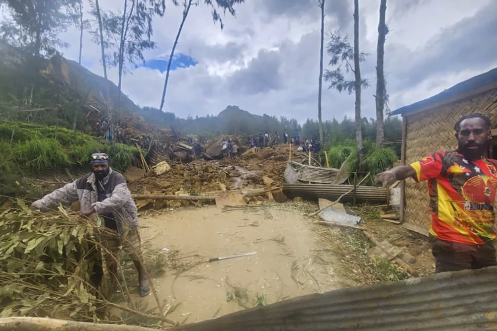 Hiện trường vụ lở đất ở Papua New Guinea được ghi nhận tại làng Yambali. Ảnh: AP lo-đat-o-Papua-New-Guinea.png
