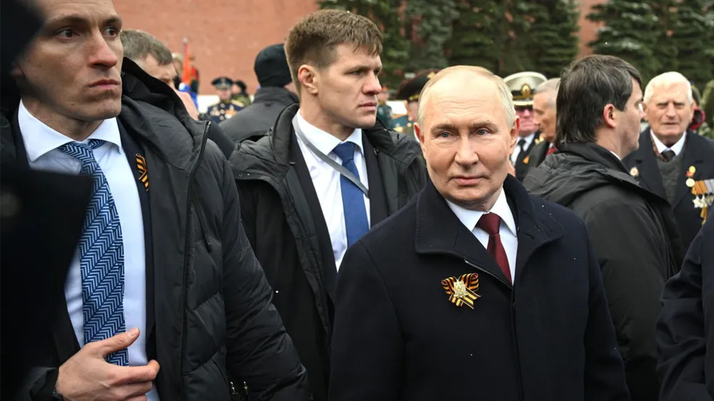 An ninh bảo vệ ông Putin được thắt chặt trong lễ duyệt binh kỷ niệm Ngày chiến thắng (9-5). Ảnh: RIA NOVOSTI Điện Kremlin bí mật siết chặt an ninh bảo vệ ông Putin