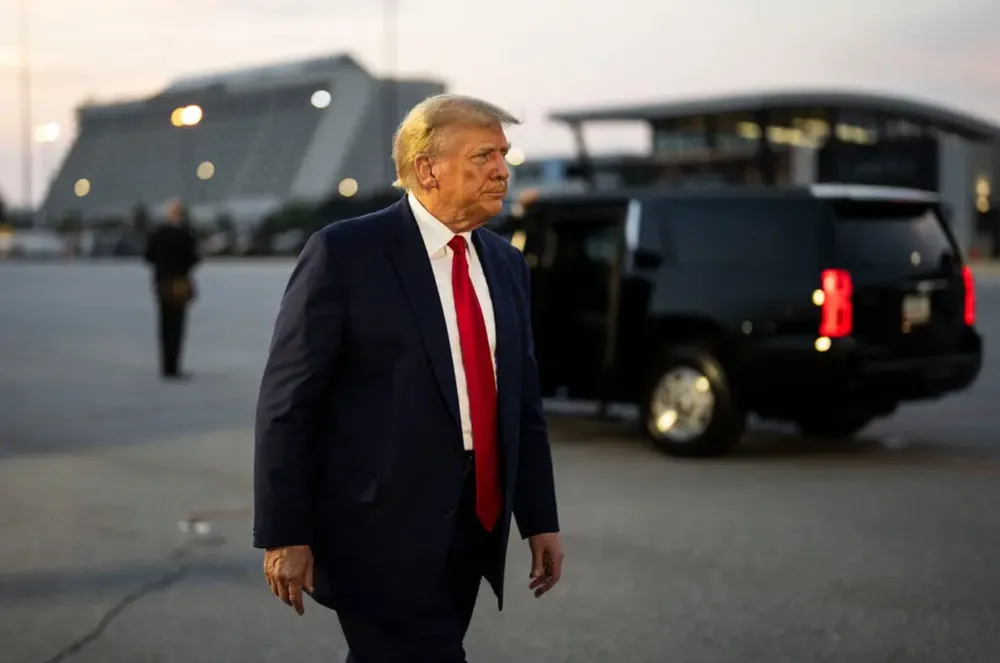 Tòa tạm thời hoãn xử vụ cựu Tổng thống Donald Trump can thiệp bầu cử ở bang Georgia