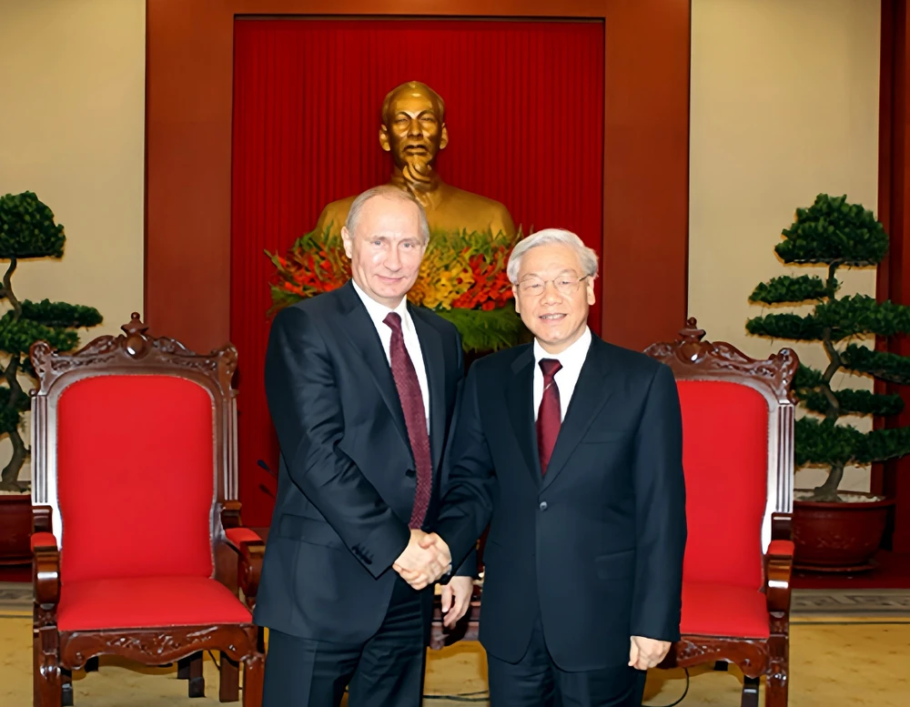 Tổng bí thư Nguyễn Phú Trọng gặp Tổng thống Putin tại Hà Nội tháng 11-2013. Ảnh: TTXVN tong-thong-nga-putin-tham-vietnam-6-2024.png