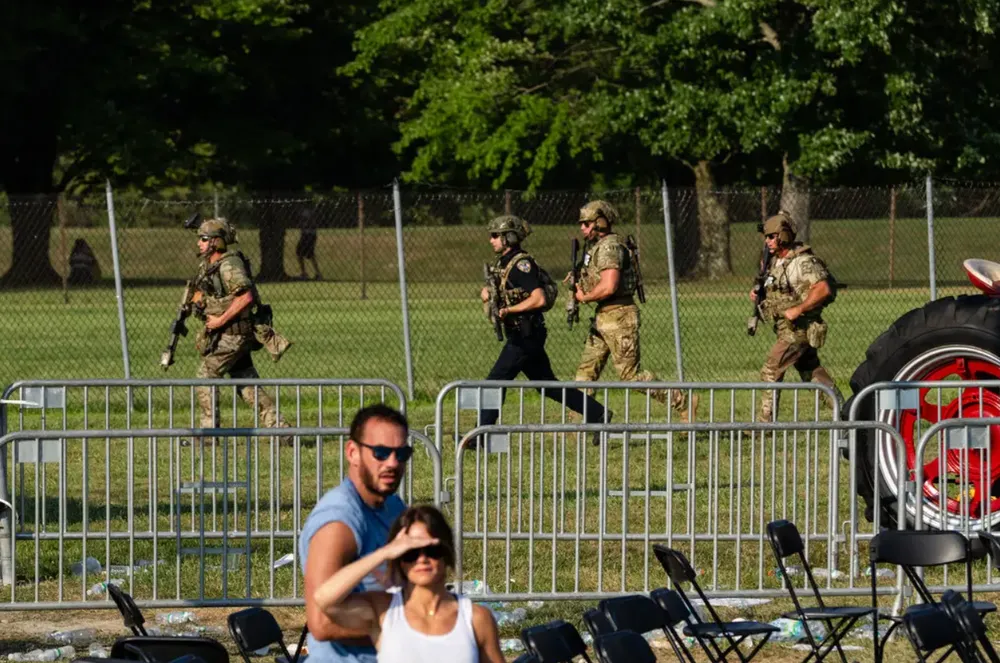 Cảnh sát địa phương ở cùng tòa nhà với nghi phạm bắn ông Trump?