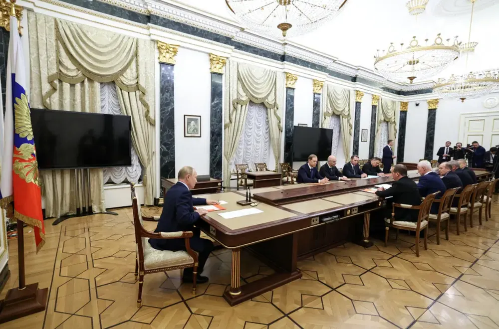 Tổng thống Nga Vladimir Putin chủ trì cuộc họp của Hội đồng An ninh Nga về răn đe hạt nhân hôm 25-9. Ảnh: SPUTNIK chien-su-nga-ukraine-26-9.png