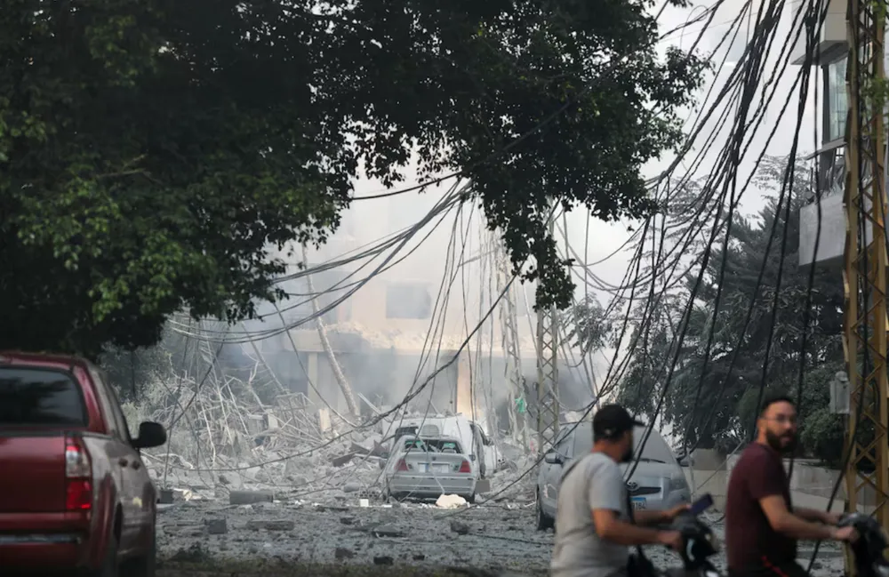 Khu vực phía nam thủ đô Beirut (Lebanon) sau khi Israel không kích giết chết lãnh đạo Hezbollah Hassan Nasrallah hôm 28-9. Ảnh: REUTERS israel giết lãnh đạo Hezbollah Hassan Nasrallah