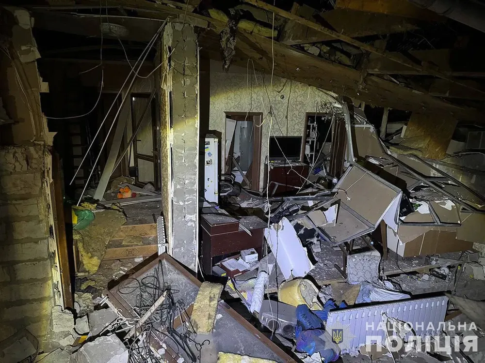 Nga không kích TP Zaporizhzhia hôm 19-10 khiến ít nhất 10 người bị thương. Ảnh: CẢNH SÁT UKRAINE/TELEGRAM chien-su-nga-ukraine-20-10-2024.jpg