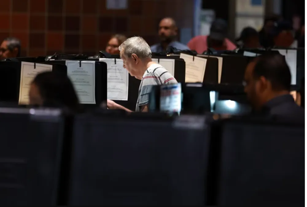 Bầu cử Mỹ: Đông đảo cử tri bỏ phiếu sớm