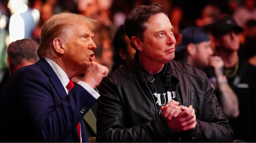 Tỉ phú Elon Musk (phải) và Tổng thống đắc cử Mỹ Donald Trump xem đấu võ tại Madison Square Garden hôm 16-11. Ảnh: ZUFFA LLC Tỉ phú Elon Musk bất đồng với cố vấn ông Trump về việc chọn Nội các