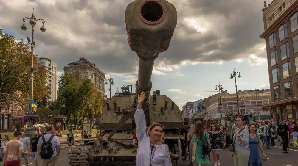 Nga có ‘bí kíp’ gì để không cạn xe bọc thép?