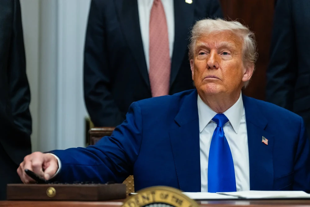 Tổng thống Trump ký lệnh cấm và hạn chế nhập cảnh với hàng chục nước