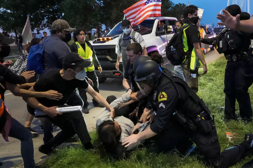 Biểu tình ở Los Angeles lan rộng khắp nước Mỹ