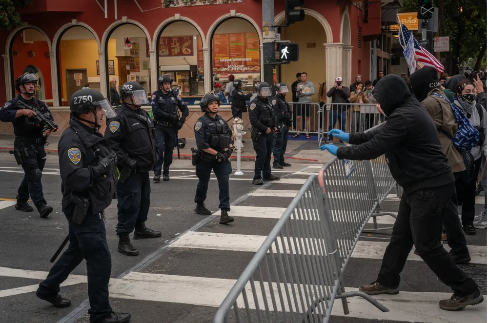 Biểu tình ở Los Angeles lan rộng khắp nước Mỹ