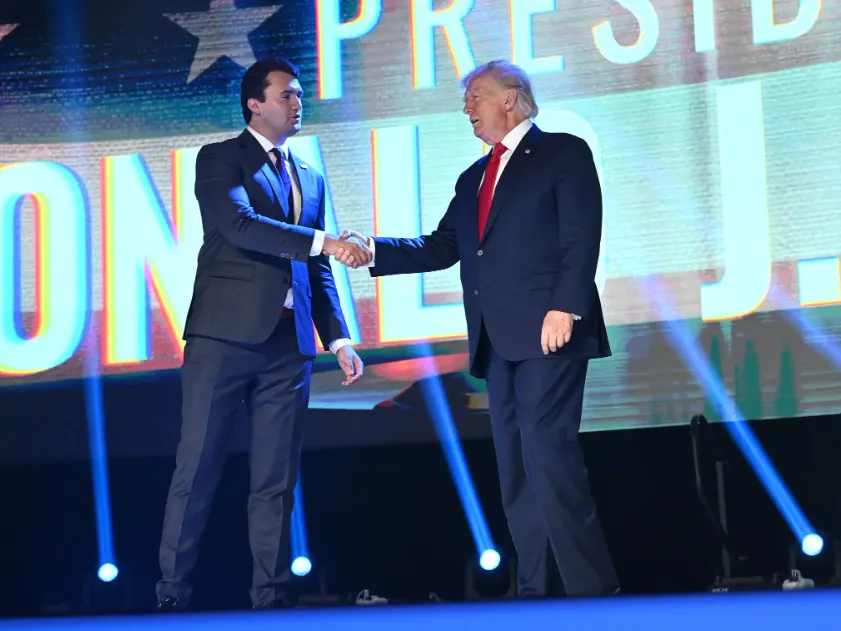 Ông Trump truy tặng huân chương cho đồng minh bị bắn, FBI treo thưởng 100.000 USD tìm nghi phạm | Báo Pháp Luật TP. Hồ Chí Minh