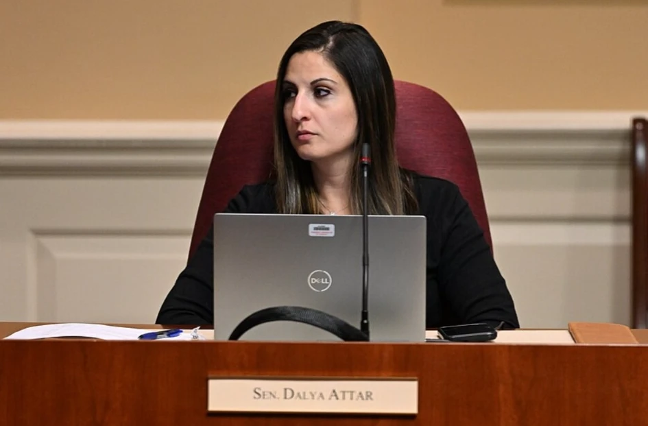 Quay lén cảnh 'giường chiếu' để bịt miệng đối thủ, nữ nghị sĩ phải hầu tòa