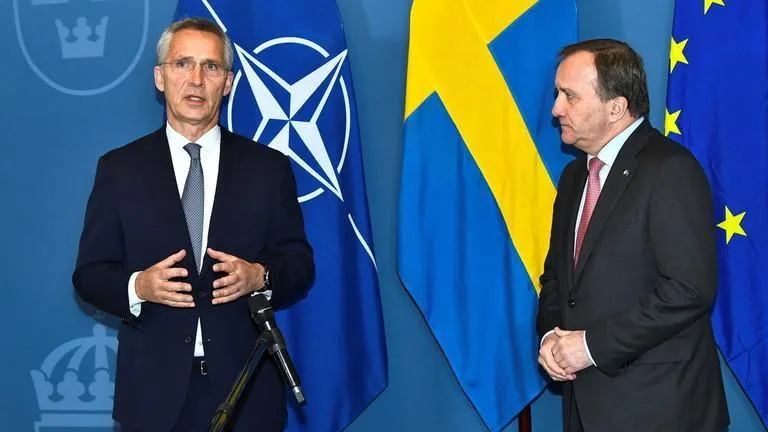 Tổng thư ký NATO Jens Stoltenberg (trái) và Thủ tướng Thụy Điển Stefan Lofven. Ảnh: REUTERS
