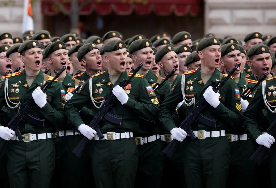 Lính Nga tập trung diễu hành tại Quảng trường Đỏ, Moscow. Ảnh: REUTERS