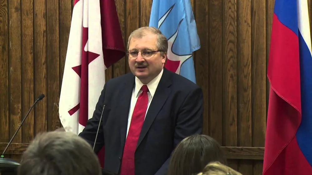 Ông Alexander Darchiev - Vụ trưởng Vụ Bắc Mỹ thuộc Bộ Ngoại giao Nga. Ảnh chụp màn hình video ĐH Carleton (Canada)