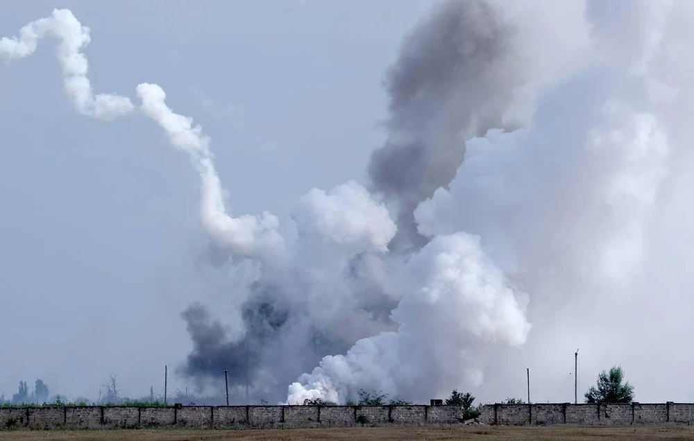 Nổ kho đạn tại Crimea sáng 16-8. Ảnh: TASS