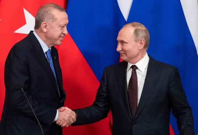 Tổng thống Thổ Nhĩ Kỳ Recep Tayyip Erdogan (bên trái) cùng người đồng cấp Nga Vladimir Putin (bên phải). ẢNH: REUTERS Tổng thống Thổ Nhĩ Kỳ Recep Tayyip Erdogan (bên trái) cùng người đồng cấp Nga Vladimir Putin (bên phải). ẢNH: REUTERS