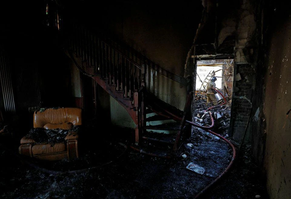 Nhà dân tan hoang trong các trận giao tranh giữa Nga và Ukraine ở tỉnh Donetsk. Ảnh: REUTERS