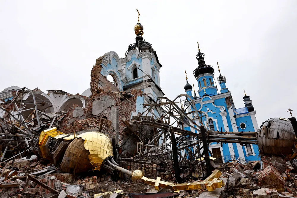 Một nhà thờ bị phá huỷ trong các trận giao tranh giữa Nga và Ukraine tại Donetsk. Ảnh: REUTERS A.jpeg