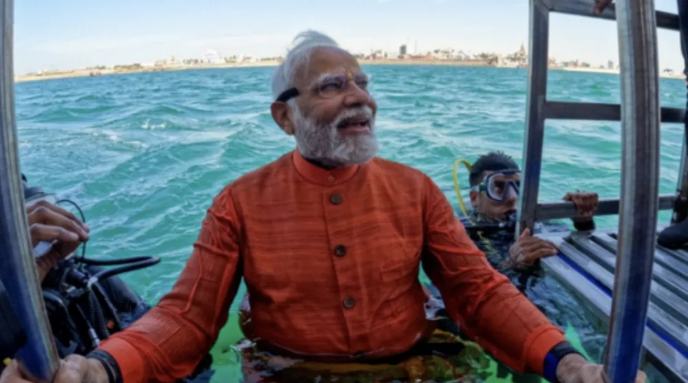 Thủ tướng Ấn Độ hành hương dưới biển