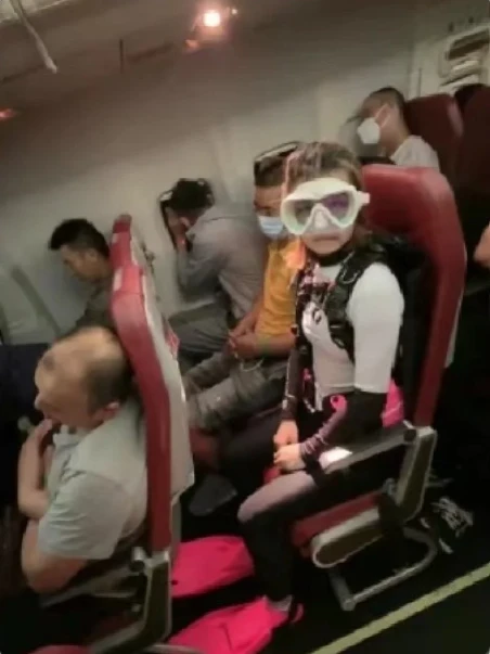 trốn phí hành lý 3.png