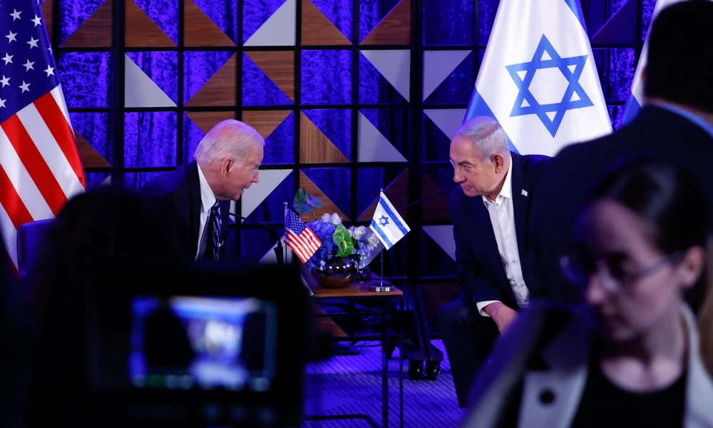 Tổng thống Mỹ Joe Biden (trái) và Thủ tướng Israel Benjamin Netanyahu. Ảnh: REUTERS Biden-Netanyahu.jpg