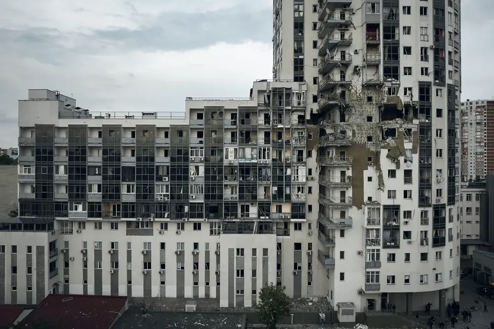Các toà nhà dân sự ở Kharkiv hoang tàn sau các trận giao tranh giữa Nga và Ukraine. Ảnh: GETTY IMAGES CHIẾN SỰ NGA-UKRAINE.jpeg