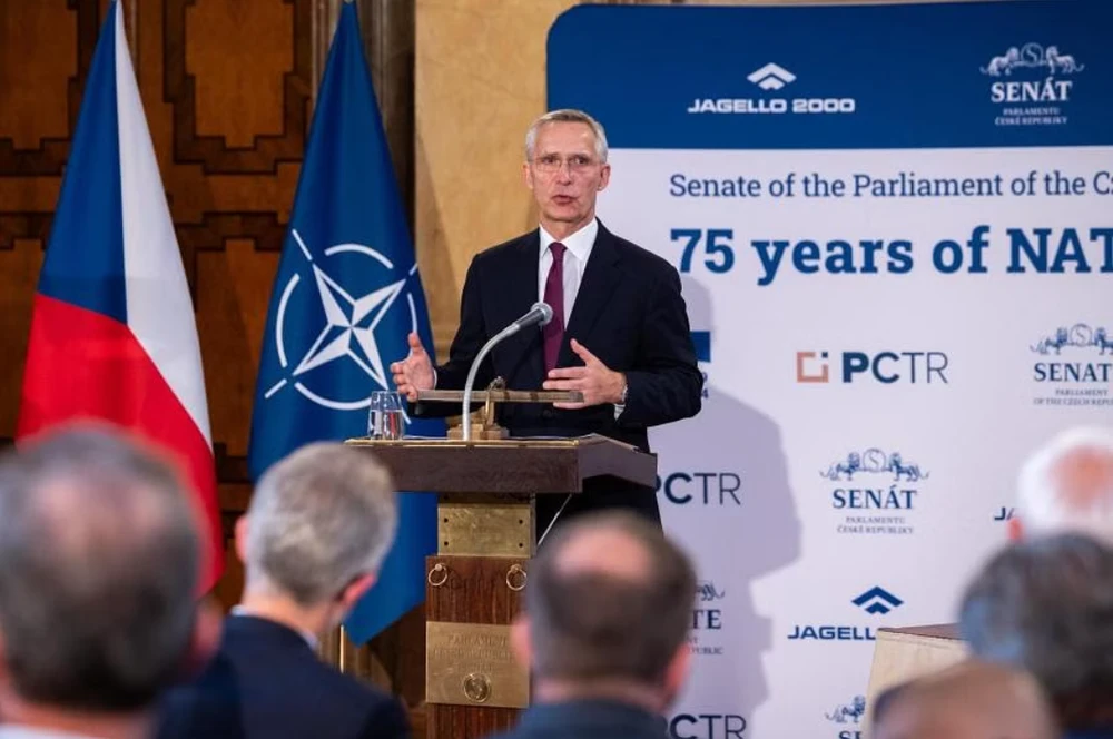 Tổng thư ký NATO Jens Stoltenberg phát biểu tại cuộc họp của các ngoại trưởng NATO hôm 30-5. Ảnh: EPA-EFE Tổng thư ký NATO.png