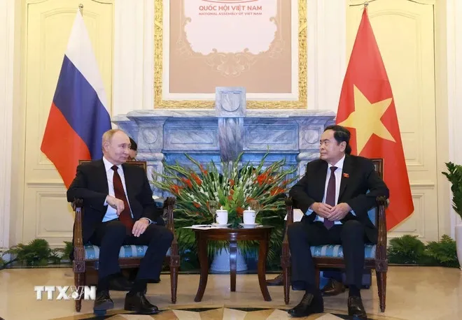 Chủ tịch Quốc hội Trần Thanh Mẫn hội kiến Tổng thống Nga Vladimir Putin. Ảnh: THỐNG NHẤT/TTXVN Chủ tịch Quốc hội Trần Thanh Mẫn hội kiến Tổng thống Nga Vladimir Putin 2.jpg
