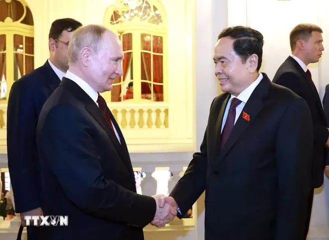 Chủ tịch Quốc hội Trần Thanh Mẫn hội kiến Tổng thống Nga Vladimir Putin. Ảnh: THỐNG NHẤT/TTXVN Chủ tịch Quốc hội Trần Thanh Mẫn hội kiến Tổng thống Nga Vladimir Putin.jpg