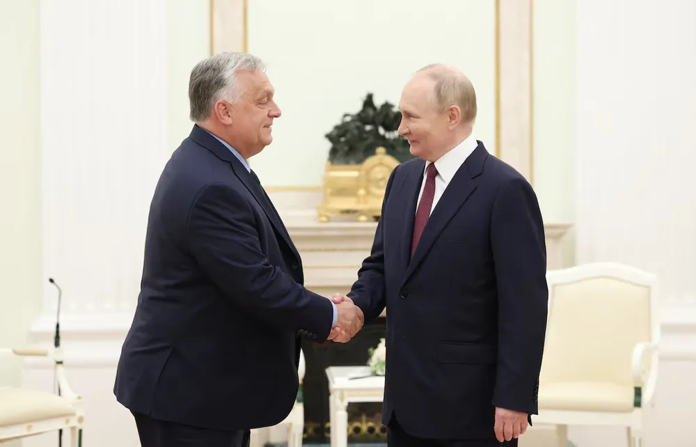 Thủ tướng Hungary Viktor Orban (trái) và Tổng thống Vladimir Putin. Ảnh: REUTERS Thủ tướng Hungary