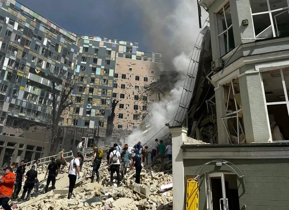 Một bệnh viện nhi ở tỉnh Donetsk bị hư hại nặng sau khi trúng đòn tên lửa sáng 8-7 khiến nhiều tỉnh Ukraine rung chuyển. Ảnh: TELEGRAM Ukraine rung chuyển