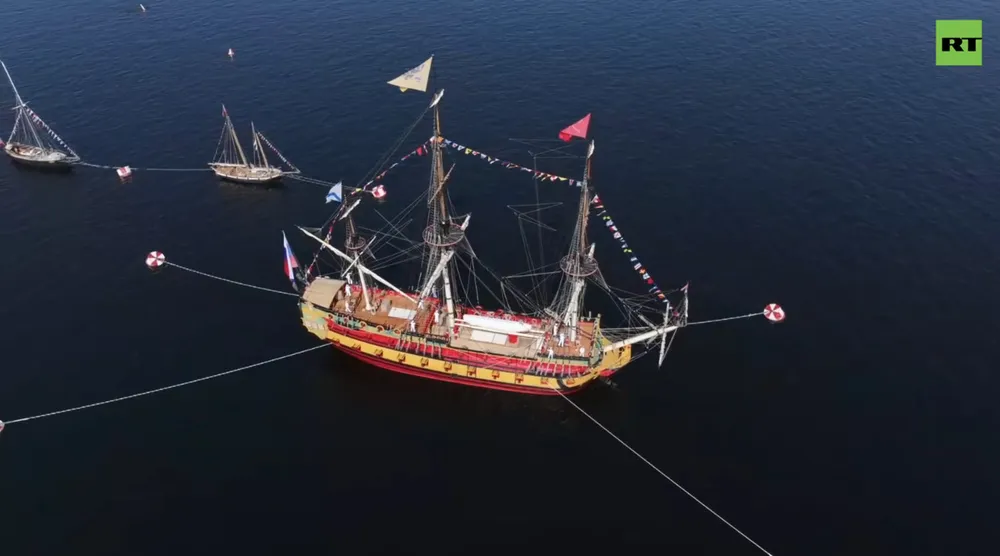 duyệt binh hải quân.jpg