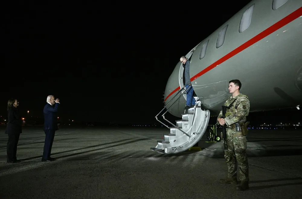 trao đổi tù nhân